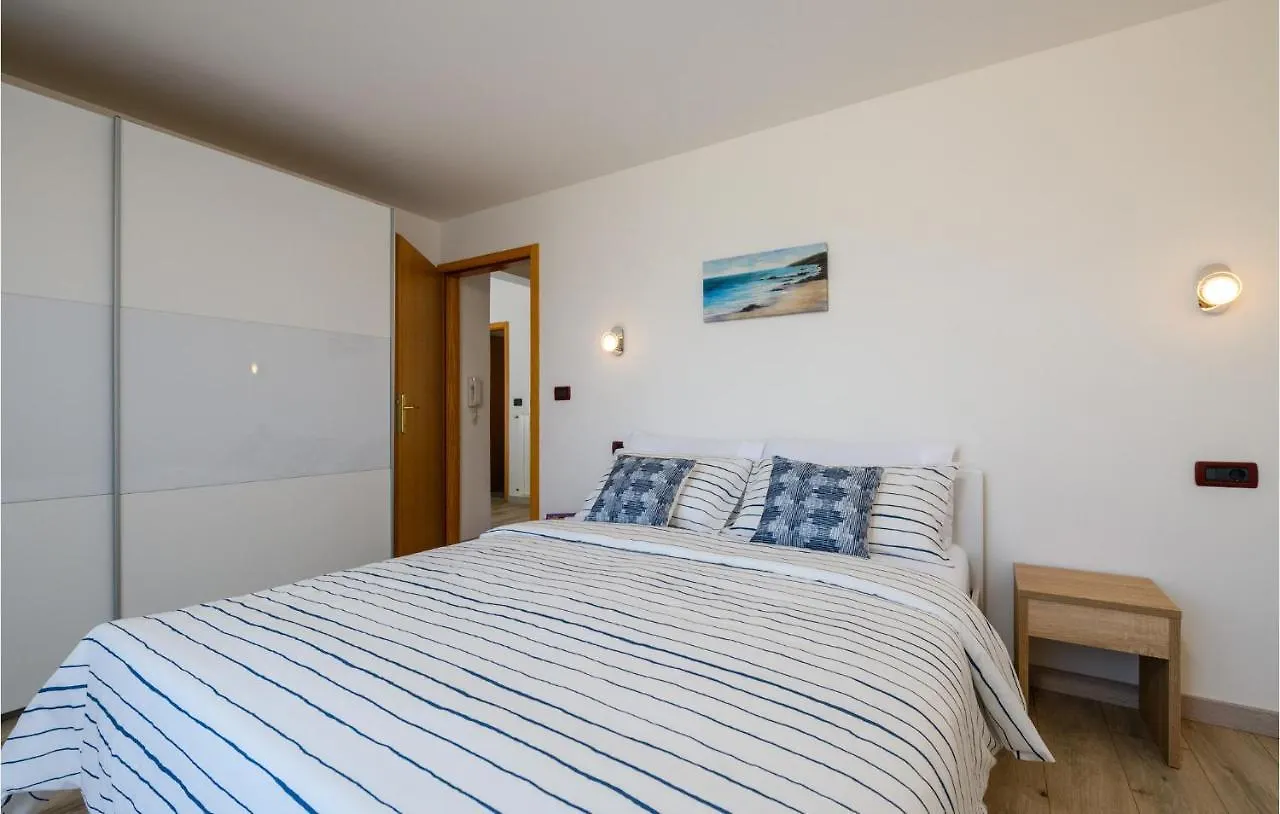 5 Bedroom Stunning Home In Labin Raša Nyaraló