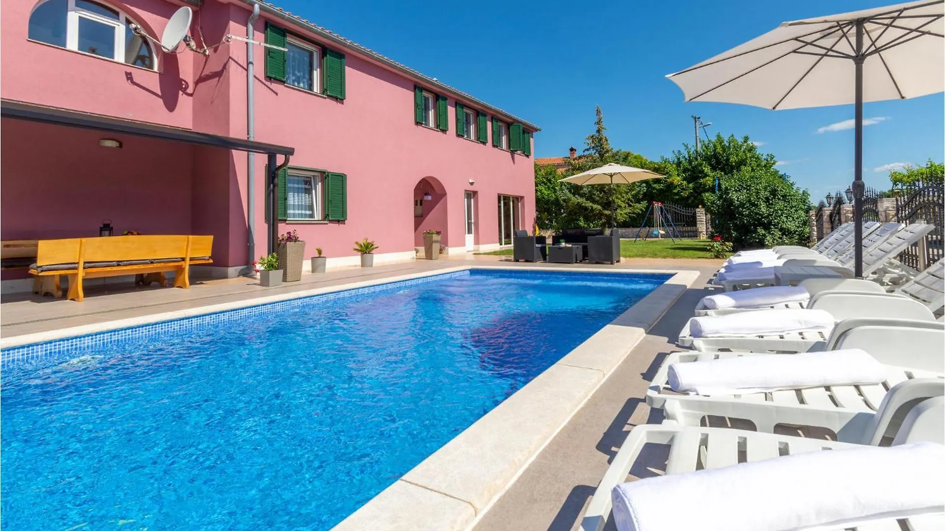 5 Bedroom Stunning Home In Labin Raša
