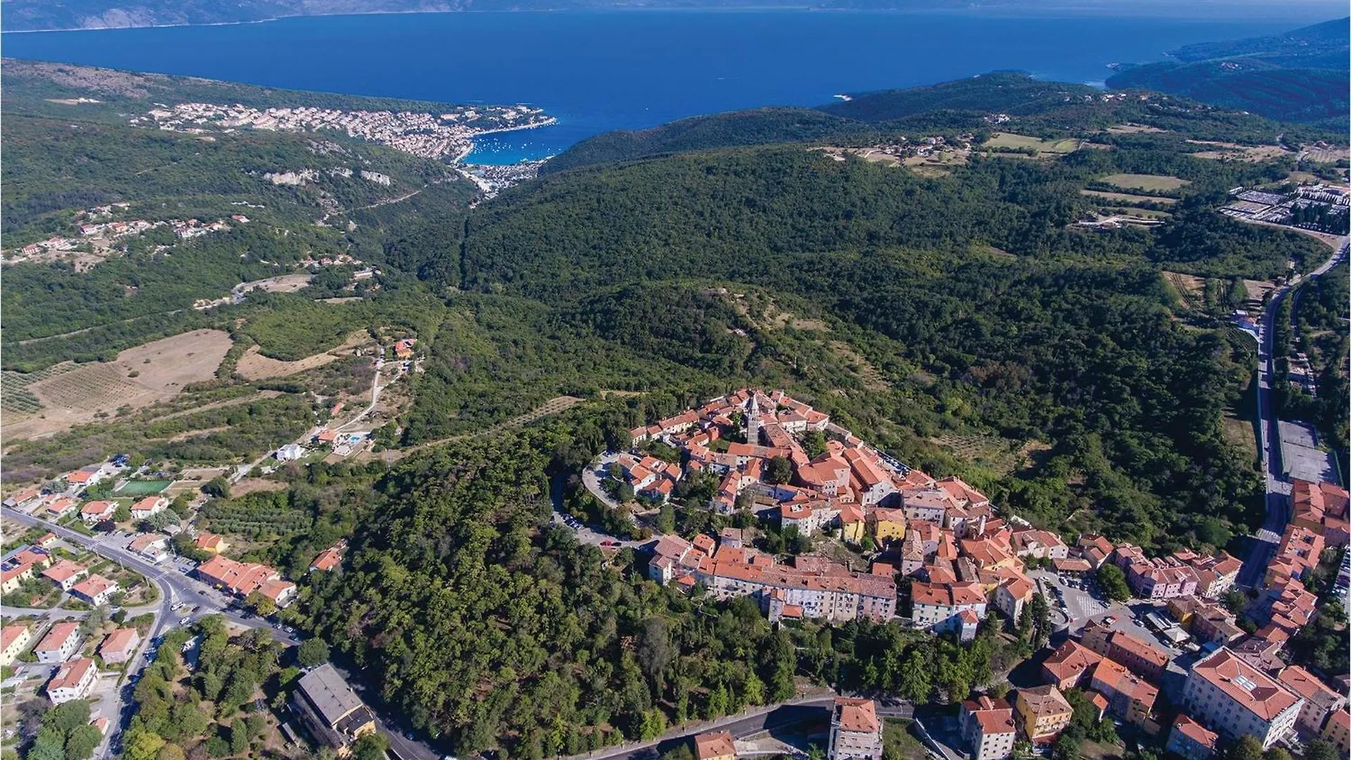 5 Bedroom Stunning Home In Labin Raša